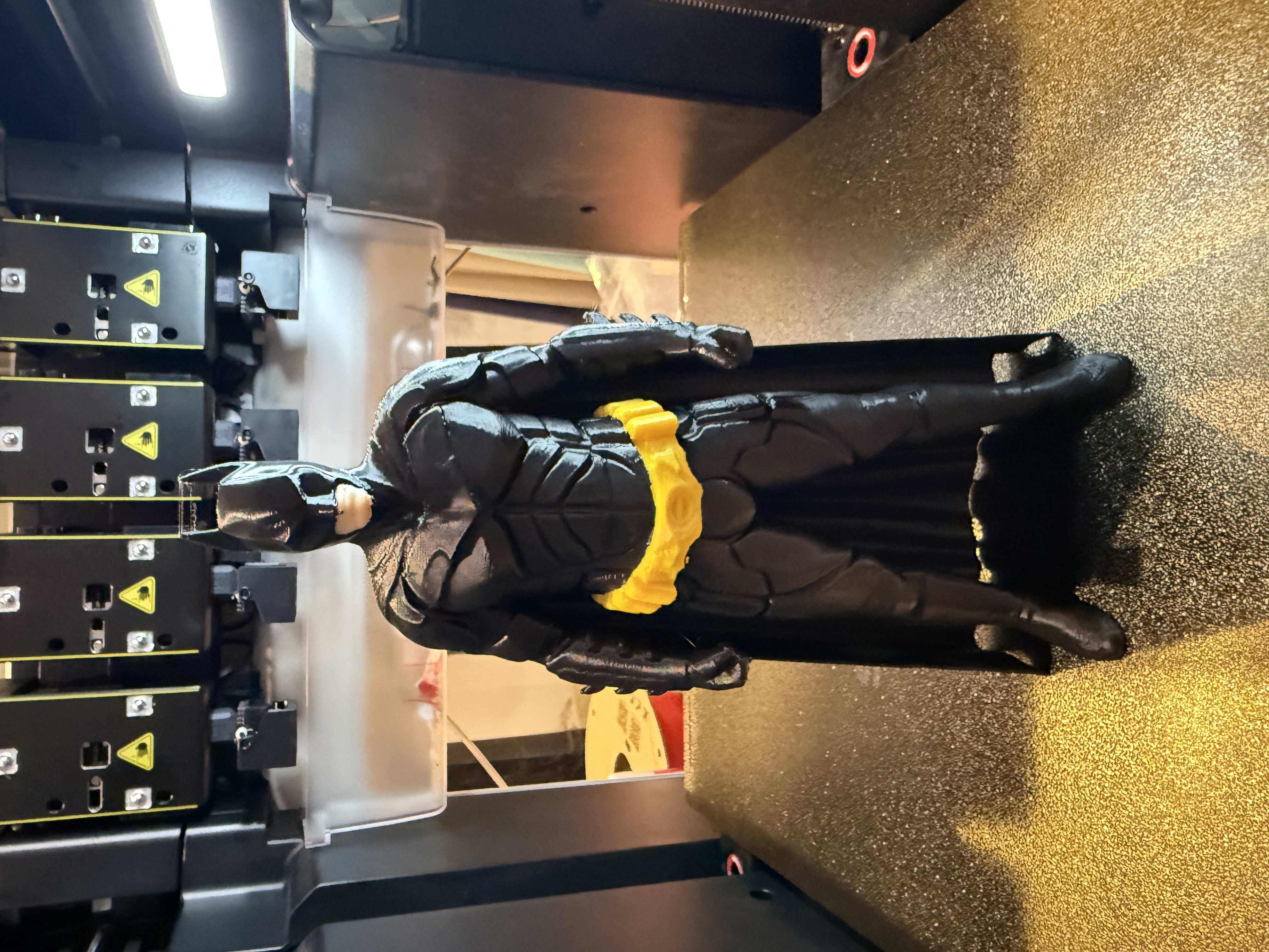 Batman : Dark Knight Ultra Detailed Color Statue!
